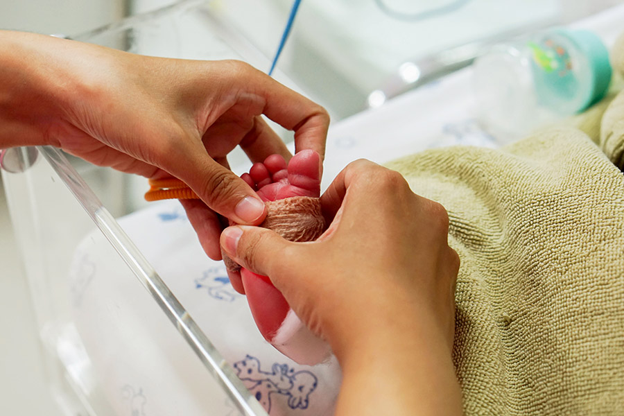 Newborn-Heart-screening